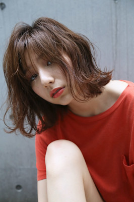 切りっぱなし艶髪波ウェーブスタイル