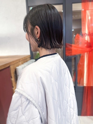 ぱつっとボブ　ワンカール　ニュアンスアレンジ　アッシュカラー