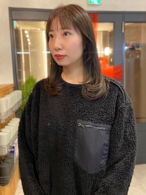 オリーブベージュ　透明感カラー　シースルーバング　顔周り