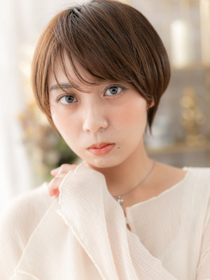 マッシュウルフショートステップボーンカット　細めハイライト