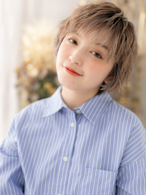 フレンチカジュアルくせ毛風マッシュパーマ　ホワイトブロンド