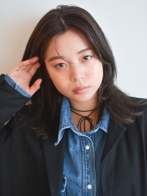 黒髪　小顔ナチュラルレイヤー