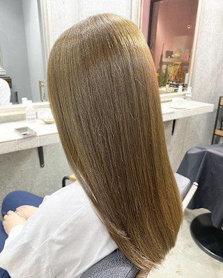 オリーブベージュ