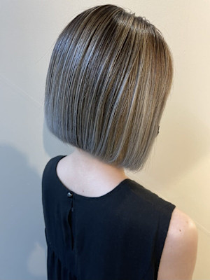 【SOURCE】グレージュバレイヤージュ