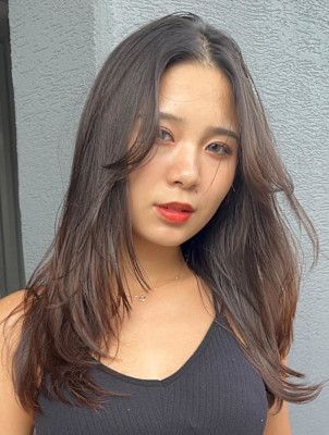 ミルクティーベージュ　レイヤーカット　グレージュカラー