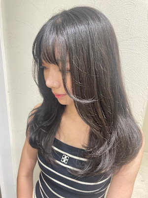 透け感たっぷり♪上品な艶々ロング！！