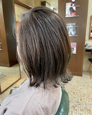 外ハネくびれミディアム