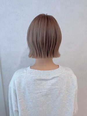 切りっぱなしボブ×ミルクティーベージュ