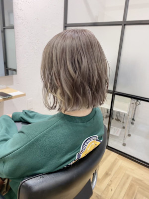 切りっぱなしボブ×ミルクティーベージュ