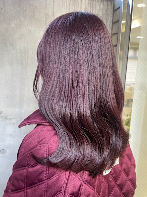 艶めくボルドーカラーで上品な大人髪へ