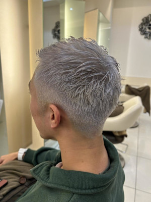 オシャレ坊主にハイトーン最高ですね！