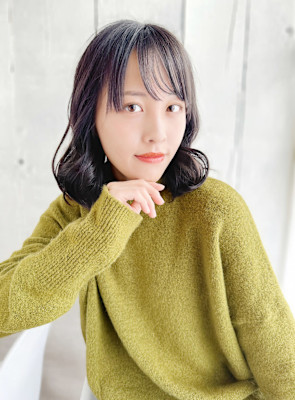 20代30代40代　黒髪ミディアムくびれレイヤー