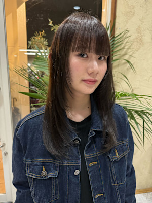 くすみベージュ×レイヤースタイル