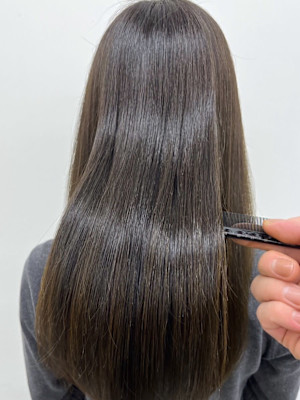 髪質改善　オリーブベージュ　赤み消しカラー　艶カラー
