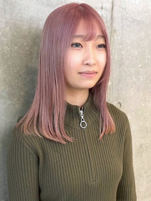 ハイトーンピンクベージュ　ミディアムレイヤー　顔周りカット