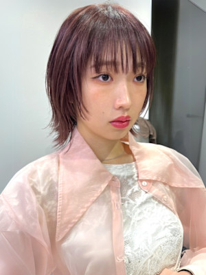 ピンクベージュ　ミニウルフ　マッシュショート　顔周りレイヤー