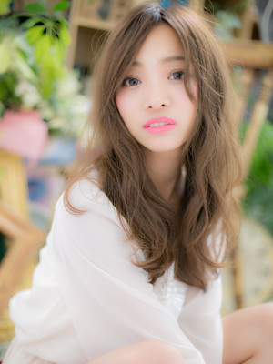 くせ毛風アンニュイかき上げオリーブアッシュ　くすみベージュ