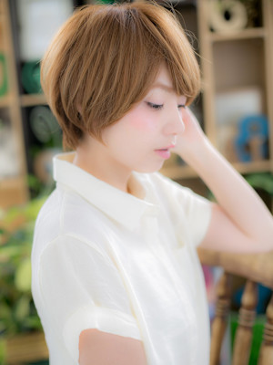 斜めバングハイライト小顔マッシュショートアプリコットオレンジ