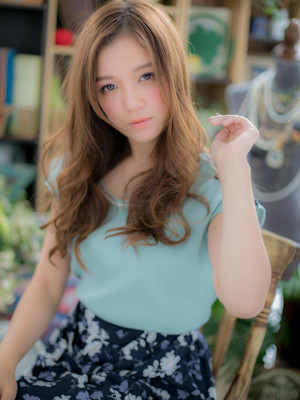 アシンメトリー外国人風小顔抜け感フェミニン　韓国風巻き