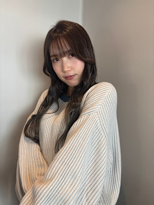 流れる顔まわりカットで小顔効果