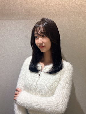 光に透ける赤み消しカラー