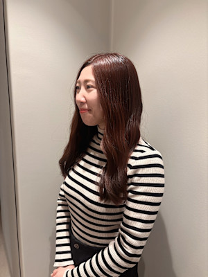 ピンクベージュで血色感アップ