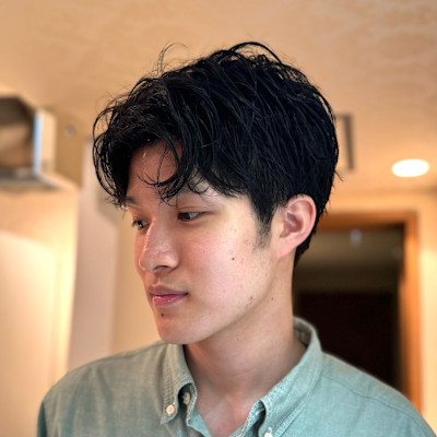 癖毛の方におすすめ！崩しすぎないナチュラルセンターパート