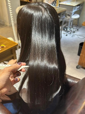 オリーブグレージュくすみカラーロングツヤ髪髪質改善
