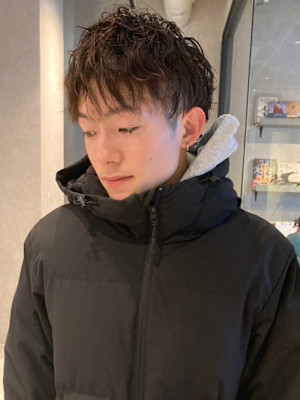 ツイストパーマ　束感　ツーブロック　20代30代　刈り上げ