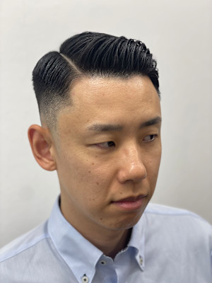 スキンフェード×サイドパート