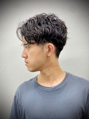 スパイラルパーマ/センターパート