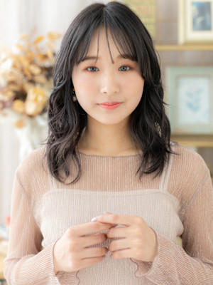 大人ガーリーゆるふわミディグレージュカラー　韓国風巻き