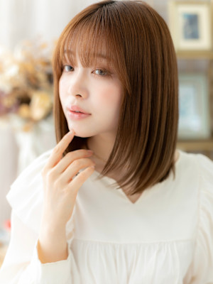 ミルクティーカラー艶髪ワンカールミディアム　細めハイライト