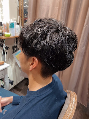 ハチ張り直毛さんの頭の形を綺麗にみせるパーマ