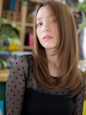 大人美人韓国風艶感ストレートロングレイヤー　くすみベージュ