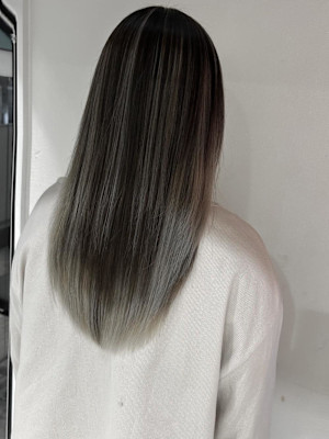 ホワイトベージュバレイヤージュ