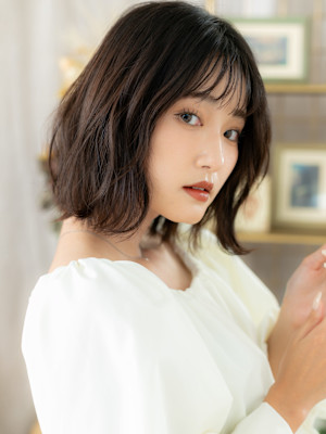 乾かすだけ大人可愛い黒髪ゆるふわボブパーマ　くすみベージュ