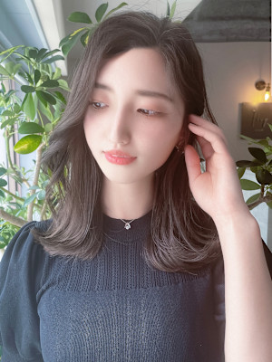 ナチュラルグレージュ