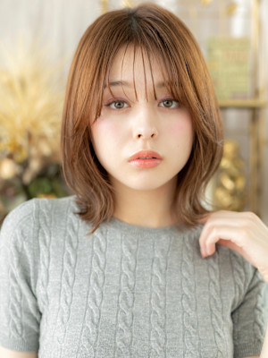 大人可愛いアプリコットオレンジ外ハネロブ　細めハイライト