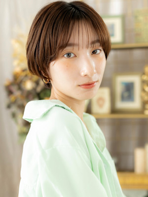 小顔ショートカットレイヤーヘルシースタイル　フェザーショート