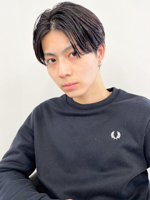 黒髪ストレートセンターパート