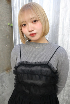 ステップボーンカットボブスタイル/ホワイトベージュ