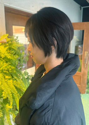 大人くびれショートレイヤー　