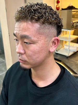 スパイラルパーマ　オリーブアッシュ　スキンフェード【札幌】