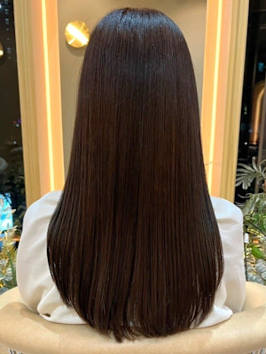 暗髪　ブラウンカラー　上品ロングヘア　髪質改善ストレート