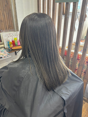 オリーブグレージュ