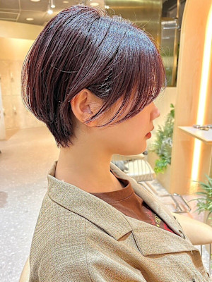 大人マッシュショート　レイヤーボブ　顔周りレイヤー　ピンク