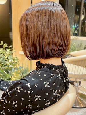 ベージュカラー　丸みボブ　内巻き　髪質改善カラー　ツヤ髪