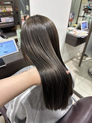 オリーブグレージュ