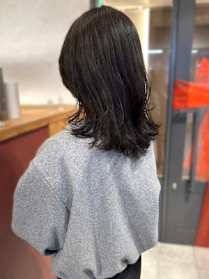 ウルフレイヤー　似合わせカット　20代30代　黒髪　艶髪